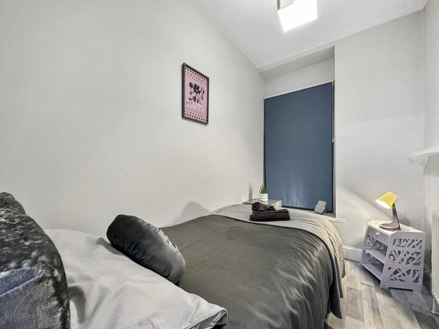 3 Bed Home In Tonypandy With Balcony View Room Llwynypia Exterior foto