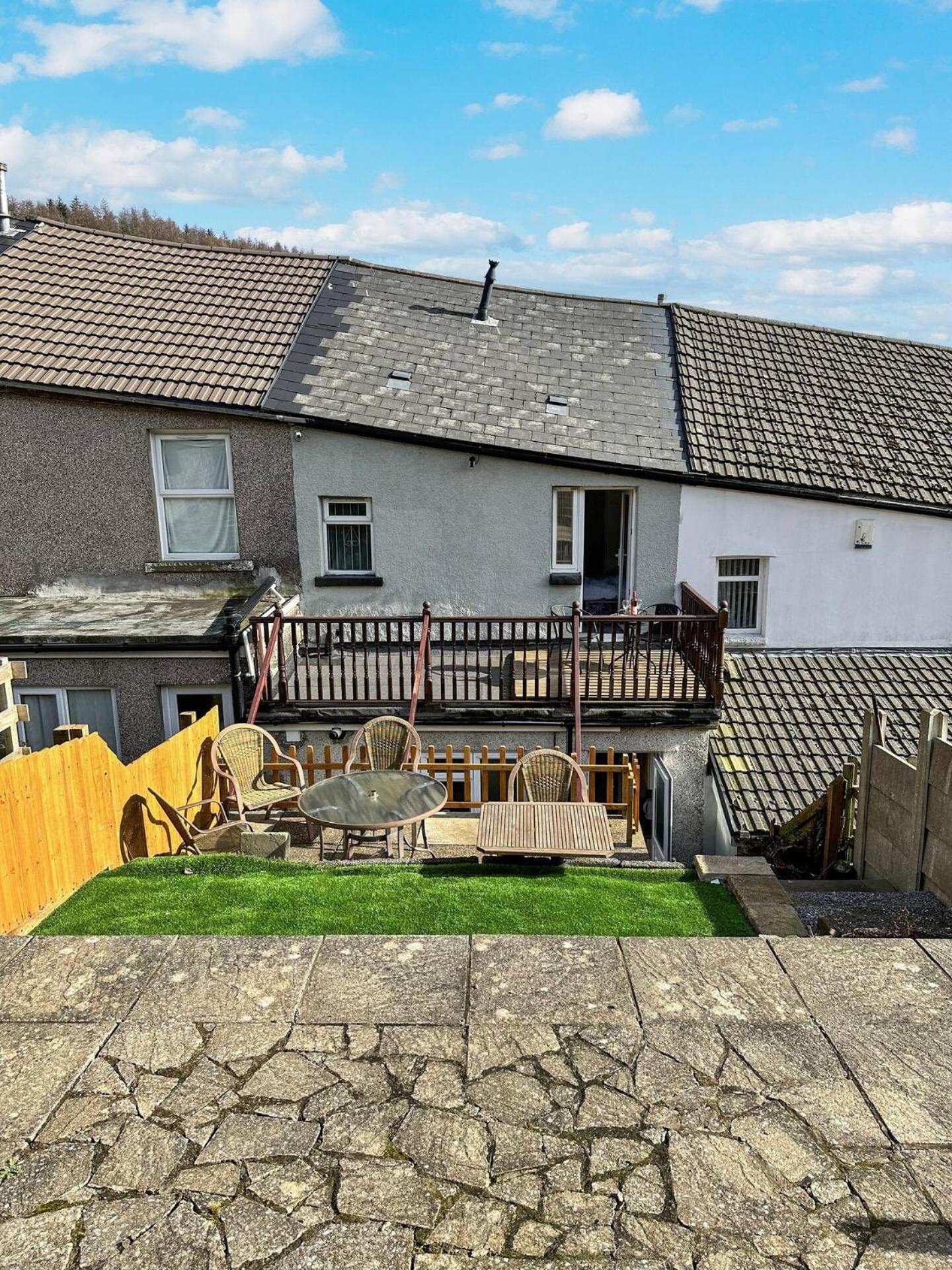3 Bed Home In Tonypandy With Balcony View Room Llwynypia Exterior foto