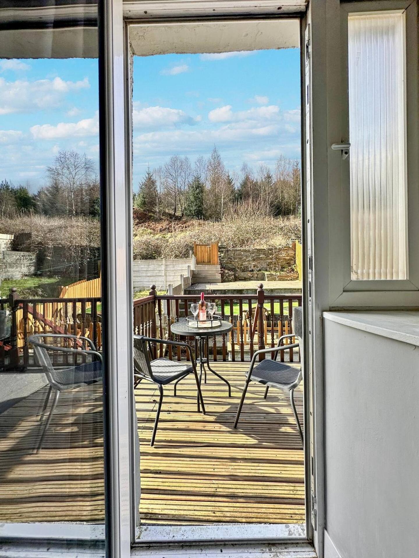 3 Bed Home In Tonypandy With Balcony View Room Llwynypia Exterior foto
